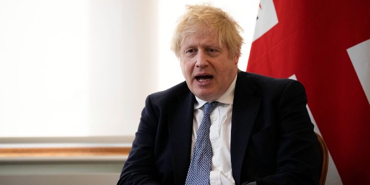 Johnson: Rusia po planifikon luftën më të madhe në Evropë që nga viti 1945