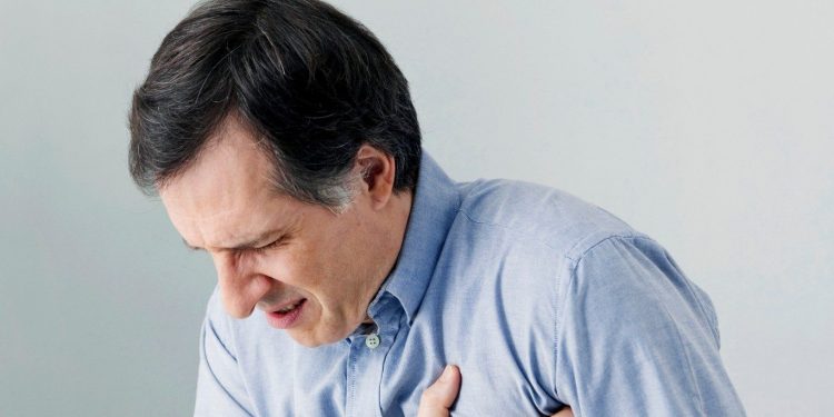 Zbuloni çfarë i shkakton dhimbjet e muskujve të kraharorit dhe si trajtohen?!