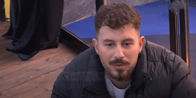 Donaldi zgjedh të këndoi disa rreshta nga kënga e Beatrix dedikuar atij