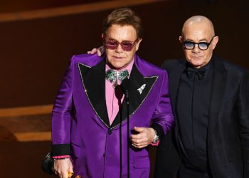 Cila është arsyeja që Elton John s’mund të marrë pjesë në “Oscars”?