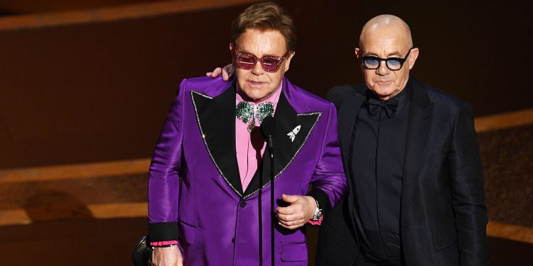 Cila është arsyeja që Elton John s’mund të marrë pjesë në “Oscars”?