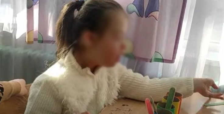 Kthehet në shkollë nxënësja me Sindromën Down nga Gostivari