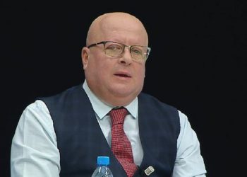 Gjokutaj: Mungesa e opozitës e ka shtyrë presidentin Meta për të këmbëngulur