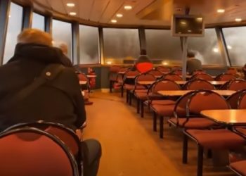 Gjermani, pamje të frikshme së si uji theu xhamat brenda një anije