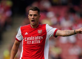 Cilit banor të “Big Brother” Xhaka ia shkruan emrin në fanellën e tij?