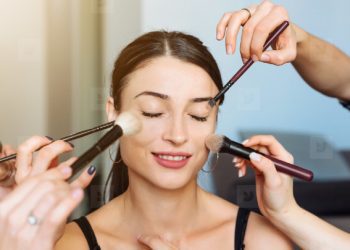 Si të aplikoni grimin e syve në mënyrë të duhur?