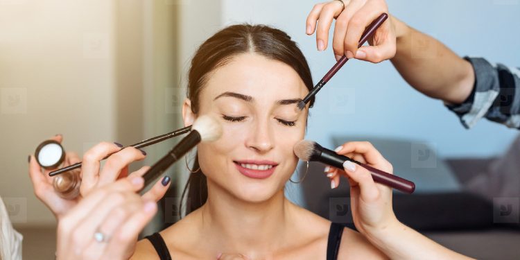 Si të aplikoni grimin e syve në mënyrë të duhur?