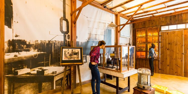 A e dini se cili është personi i vetëm që ka fituar çmimin Nobel në 2 shkenca të ndryshme?