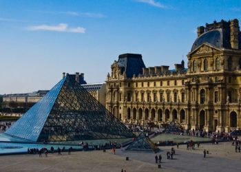 Muzeu i Luvrit, si një nga më të pasurit në botë me vepra arti