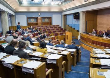 Rrëzohet qeveria e Malit të Zi