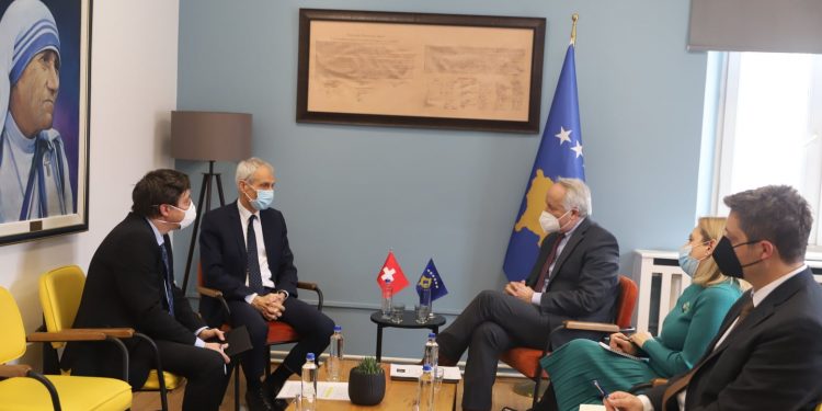 Pritet të fillojë përgatitja profesionale e mjekëve të rinj nga Kosova në Zvicër