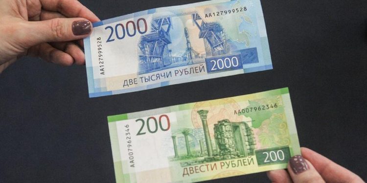 Sanksionet ndaj Rusisë ia ulin vlerën rubles ruse