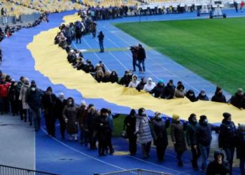 Ukraina shënon “Ditën e Unitetit” derisa vazhdon frika për pushtim nga Rusia