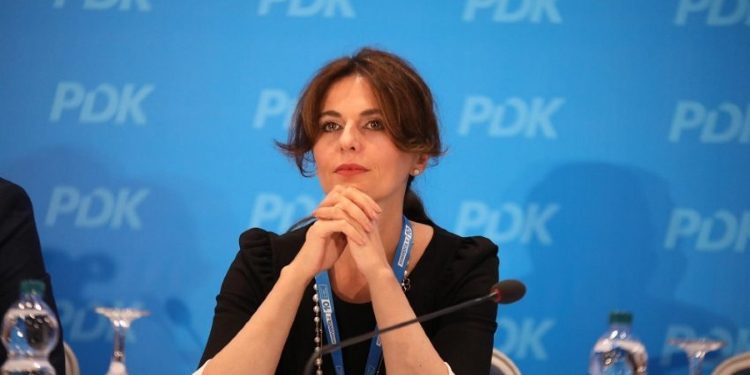 Vlora Çitaku, me mendje dhe zemër afër shtetasve ukrainas