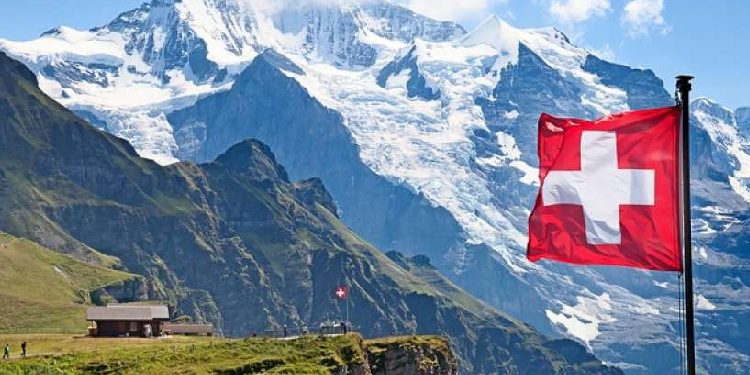 Zviceranët miratojnë ndalimin e reklamave të duhanit