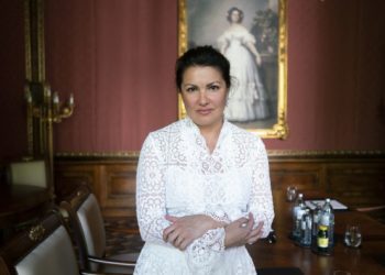 Sulmet në Ukrainë, sopranoja ruse anulon shfaqjet e saj muzikore