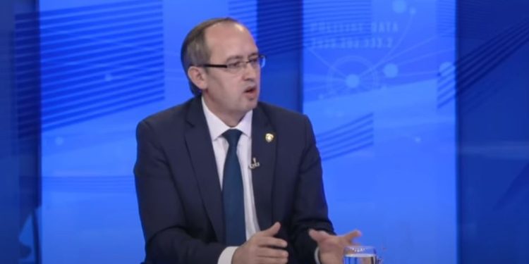 Hoti kërkon përshpejtimin e procedurave për anëtarësimin e Kosovës në NATO dhe BE