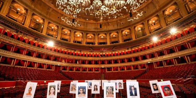 Çfarë veshje ka përzgjedhur Lady Gaga për eventin “Bafta 2022”?