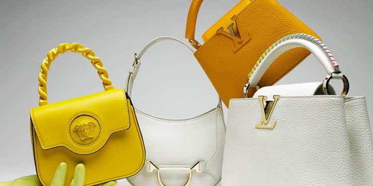 Këpucët dhe çantat më në mod për sezonin pranverë-verë 2022