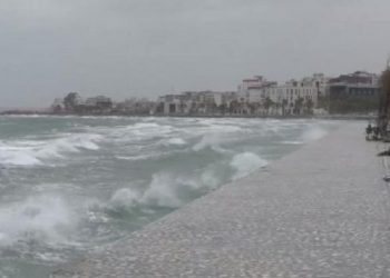 Moti i keq në Shqipëri, anulohen linjat detare drejtë Italisë