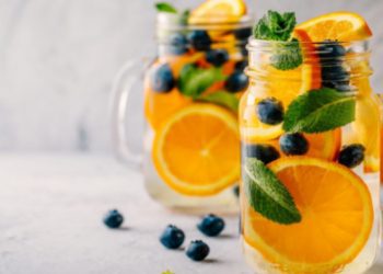 Qëndro freskët këtë verë me këto 4 pije freskuese për detox