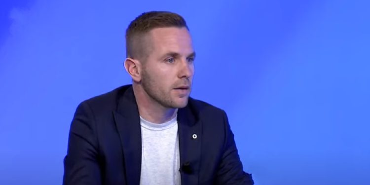 Djali i Gucatit me lot në sy: Gjyshërit nuk po munden me përballu