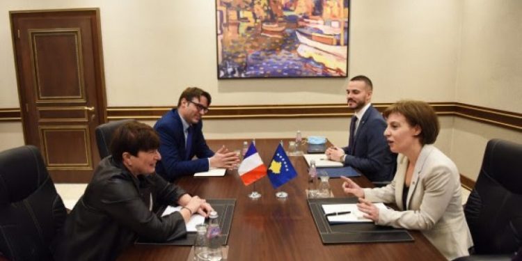 Gërvalla dhe ambasadorja e Francës bisedojnë për çështjen e sigurisë në rajon