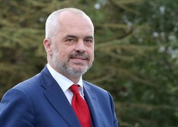 Kryeministri Rama uron besimtarët bektashinj