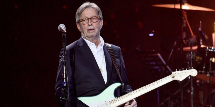Kitaristi Eric Clapton feston ditëlindjen e 77