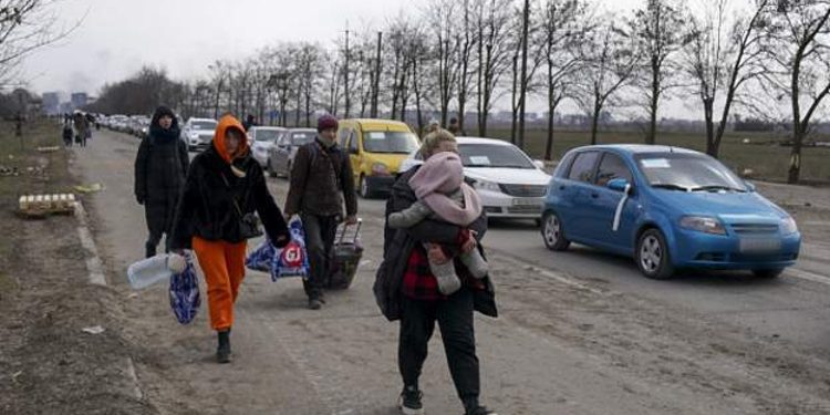 Rusia ofron hapjen e korridoreve humanitare nga Mariupoli për të hënën