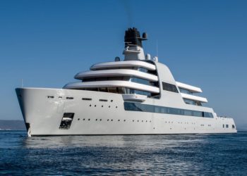 Jahti i miliarderit rus lundron në portin e Malit të Zi, por pse?