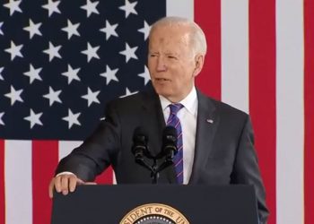Biden shfaqet para mediave me një shenjë të zezë në ballë, kjo është arsyeja