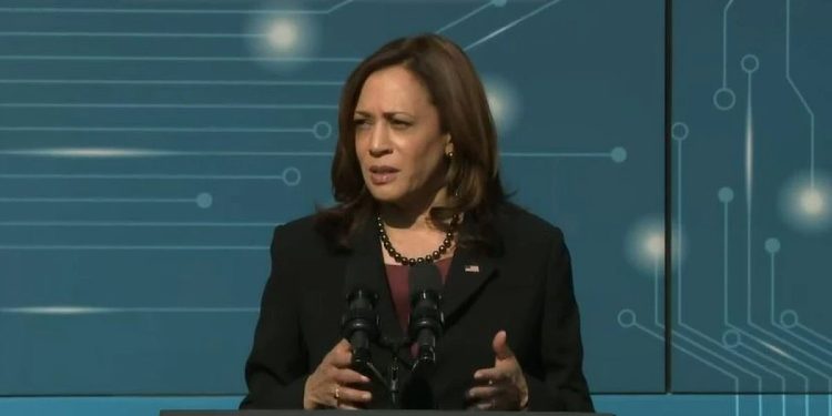 Harris: Duhet të ketë një hetim për bombardimin e maternitetit të Mariupolit