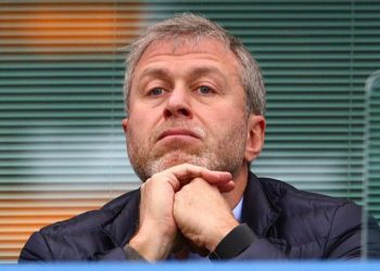 Dyshohet të jetë helmuar miliarderi rus