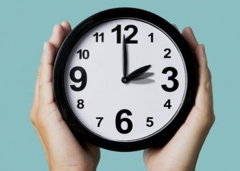 Ndërrohet ora pas mesnatës