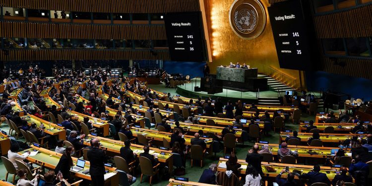 Asambleja e Përgjithshme e OKB-së votoi për të dënuar pushtimin rus të Ukrainës