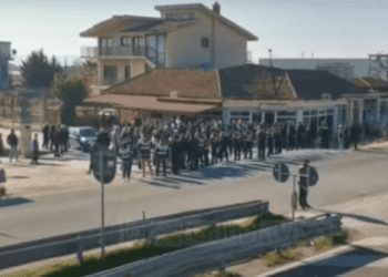Vazhdojnë protestat në Shqipëri, qytetarët bllokojnë autostradën Lushnjë-Fier
