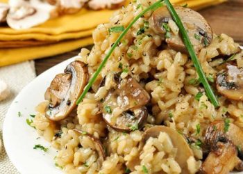 Rizoto me kerpudha dhe salcice