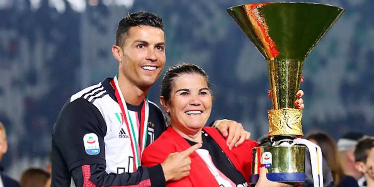 Nëna i zbulon sekretin Ronaldos, edhe sa kohë do luajë ai tregon vet ajo?!