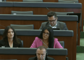 Papunësia në vend, Krasniqi: E dhimbshme se si të rinjtë po largohen nga vendi!