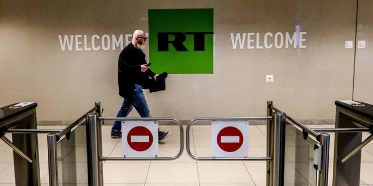 Google heq nga transmetimi Russia Today, pasi kufizoi mediat qe financohen nga Rusia