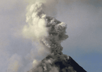 Shpërthen vullkani në Filipine, mijëra njerëz u larguan nga shtëpitë e tyre