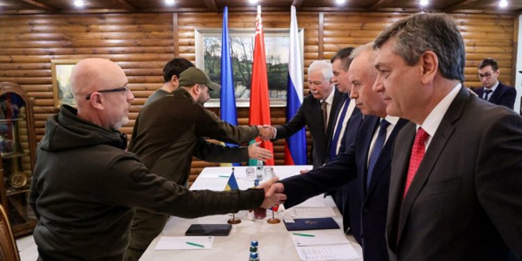 Po hartohet marrëveshje paqeje mes Rusisë dhe Ukrainës