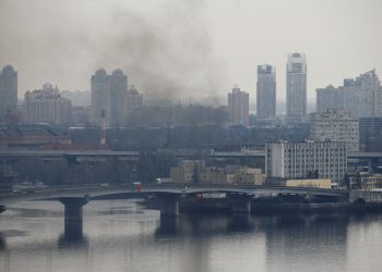 Ambasadori polak flet për bllokimin e hapësirë ajrore mbi Ukrainë