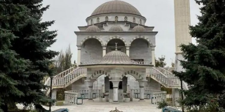 Reagon Turqia pas bombardimit të një xhamie nga forcat ruse në Mariupol