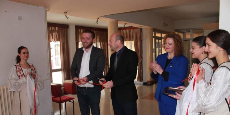 U hap këndi arkivor i arkivave të Shqipërisë