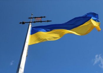 Largohet flamuri ukrainas nga Ambasada e Ukrainës në Moskë
