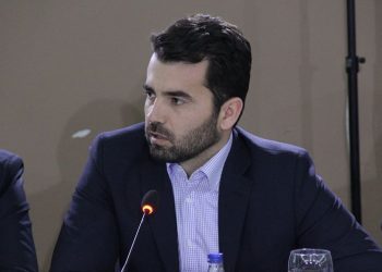 Demi për ndarjen e 100 euroshit: Përse t’i marrin edhe ata që kanë paga të larta?