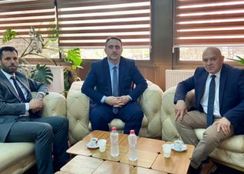 Reagon Gjjini për ndalimin e shamisë në një shkollë në Gjakovë