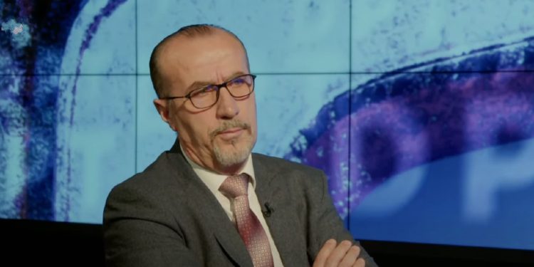 Haxhiu: Për të mbuluar shtrenjtimin e energjisë elektrike, Kurti e hapi temën e veteranëve